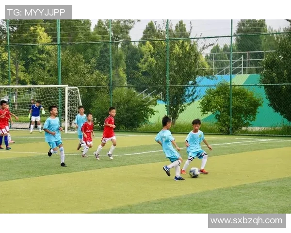 小学生足球明星解说带你领略绿茵场上的精彩瞬间与成长故事